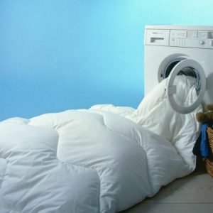 9 Tips Mudah Mencuci Bersih Bedcover