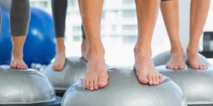 7 Tips Mencuci & Merawat Pakaian Senam